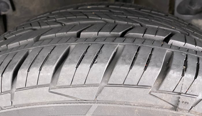 2016 Renault Duster RXL AMT 110 PS, Diesel, Automatic, 88,089 km, Left Rear Tyre Tread