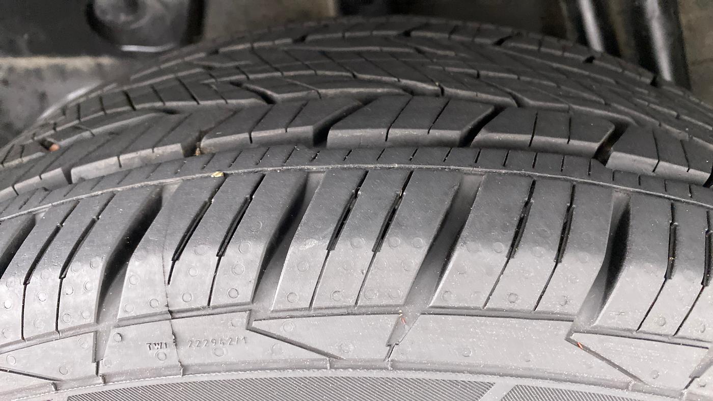 2016 Renault Duster RXL AMT 110 PS, Diesel, Automatic, 88,089 km, Right Rear Tyre Tread