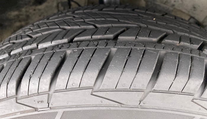 2016 Renault Duster RXL AMT 110 PS, Diesel, Automatic, 88,089 km, Right Front Tyre Tread