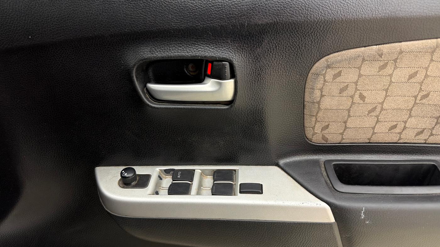 2013 Maruti Wagon R 1.0 VXI, CNG, Manual, 75,483 km, Driver Side Door Panels Control