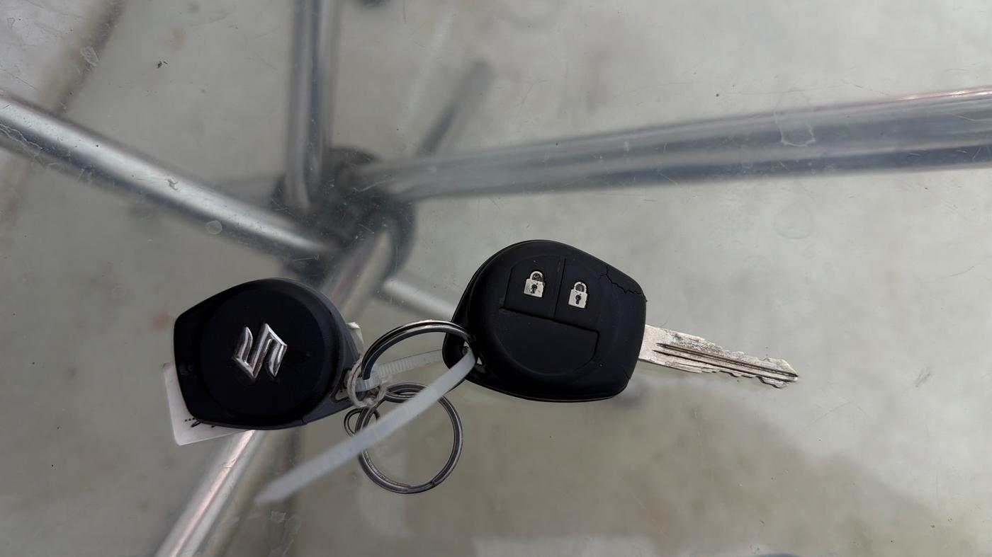 2013 Maruti Wagon R 1.0 VXI, CNG, Manual, 75,483 km, Key Close Up