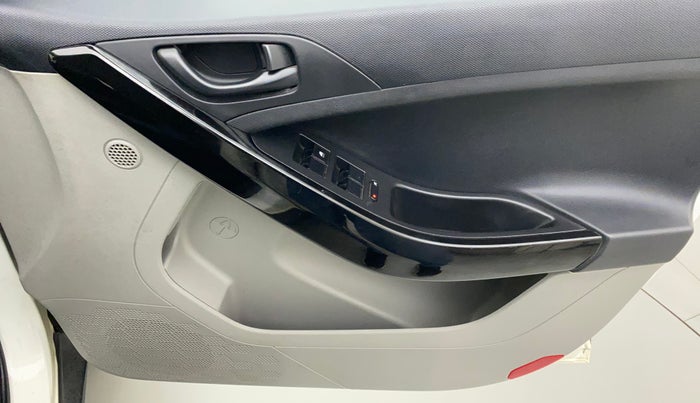 2019 Tata NEXON XMA DIESEL, Diesel, Automatic, 62,853 km, Driver Side Door Panels Control