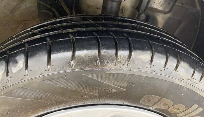 2016 Renault Kwid RXT 0.8, Petrol, Manual, 1,23,083 km, Right Front Tyre Tread