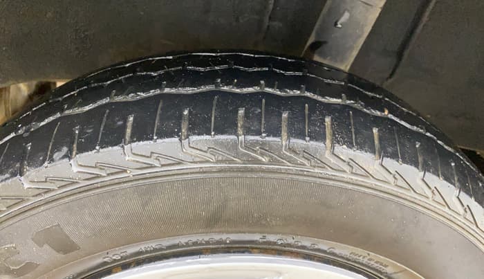 2016 Renault Kwid RXT 0.8, Petrol, Manual, 1,23,083 km, Left Rear Tyre Tread
