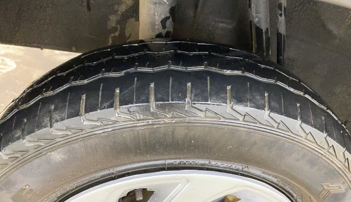 2016 Renault Kwid RXT 0.8, Petrol, Manual, 1,23,083 km, Right Rear Tyre Tread