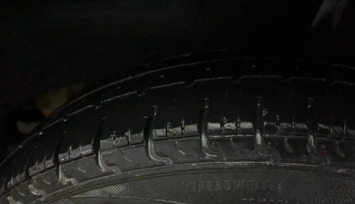 2017 Renault Kwid RXT 1.0 (O), Petrol, Manual, 32,177 km, Left Rear Tyre Tread