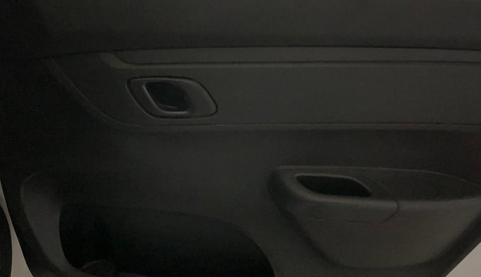 2017 Renault Kwid RXT 1.0 (O), Petrol, Manual, 32,177 km, Driver Side Door Panels Control