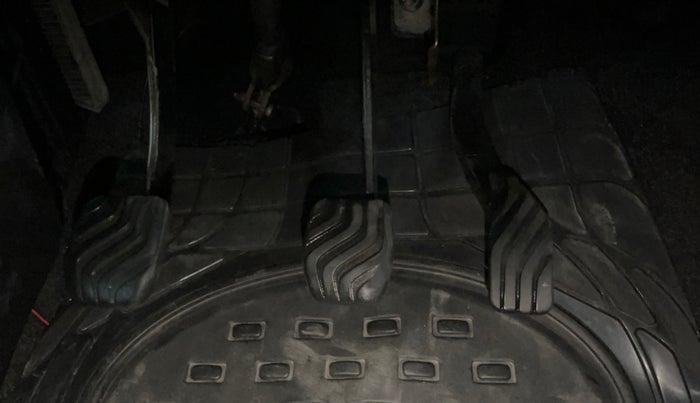 2017 Renault Kwid RXT 1.0 (O), Petrol, Manual, 32,177 km, Pedals