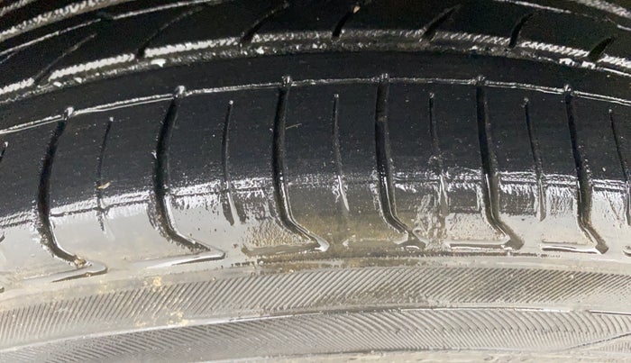 2018 Skoda Rapid AMBITION 1.5 TDI, Diesel, Manual, 75,807 km, Left Front Tyre Tread