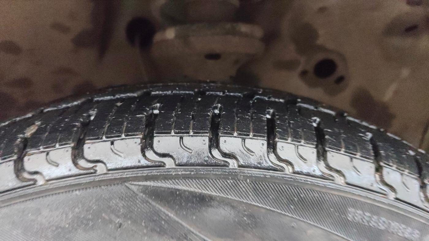 2018 Maruti Wagon R 1.0 VXI+ AMT, Petrol, Automatic, 21,812 km, Right Front Tyre Tread