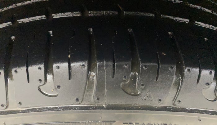 2015 Hyundai Grand i10 ASTA AT 1.2 KAPPA VTVT, Petrol, Automatic, 39,713 km, Right Rear Tyre Tread