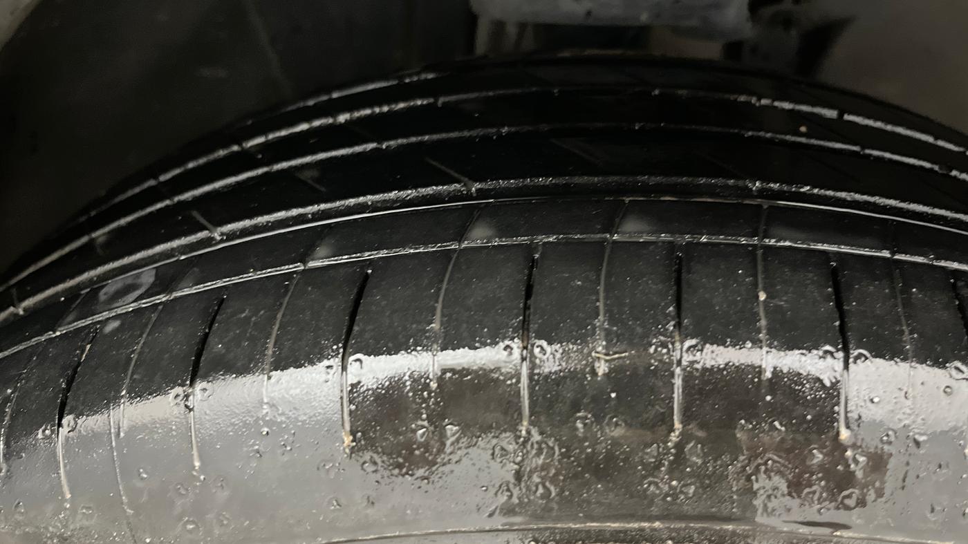 2022 Jeep MERIDIAN LIMITED 4X2 MT, Diesel, Manual, 64,272 km, Right Front Tyre Tread