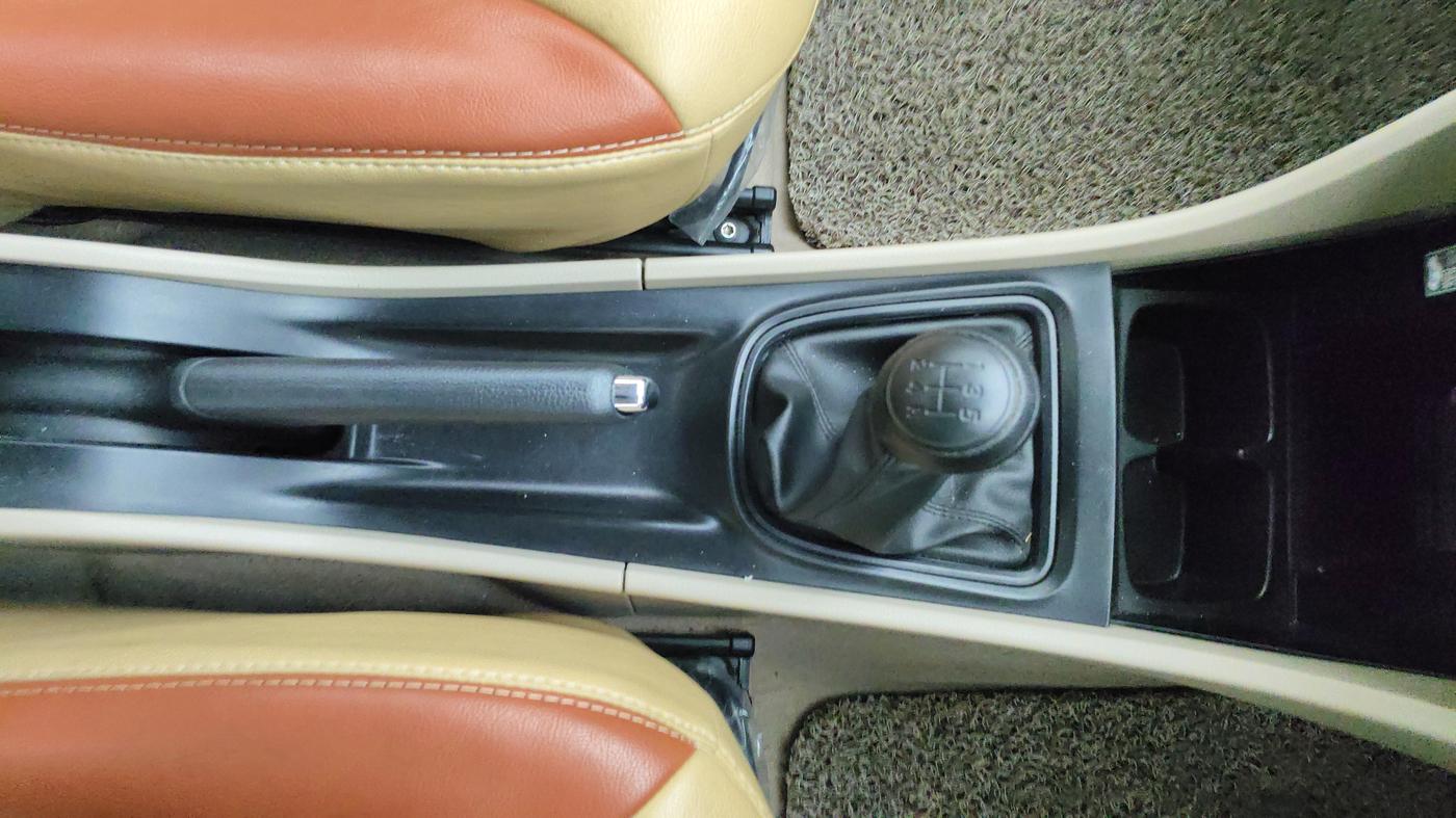 2022 Maruti Ciaz SIGMA 1.5 SHVS MT  PETROL, Petrol, Manual, 33,525 km, Gear Lever