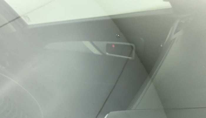 2018 Maruti Vitara Brezza LDI, Diesel, Manual, 89,047 km, Front windshield - Minor spot on windshield