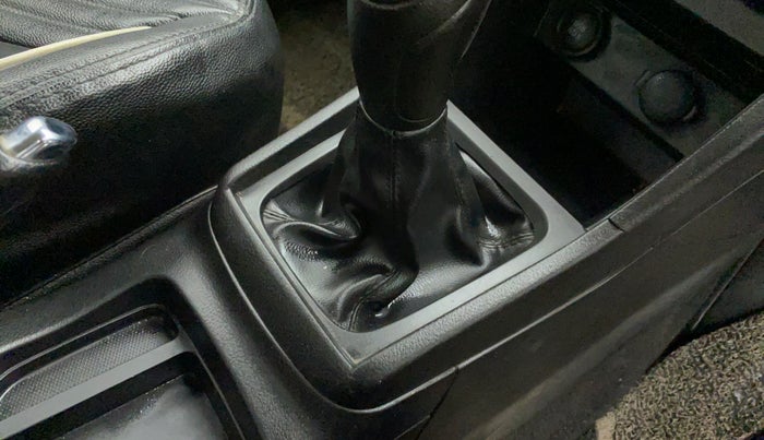 2018 Maruti Vitara Brezza LDI, Diesel, Manual, 89,047 km, Gear lever - Boot Cover minor damage