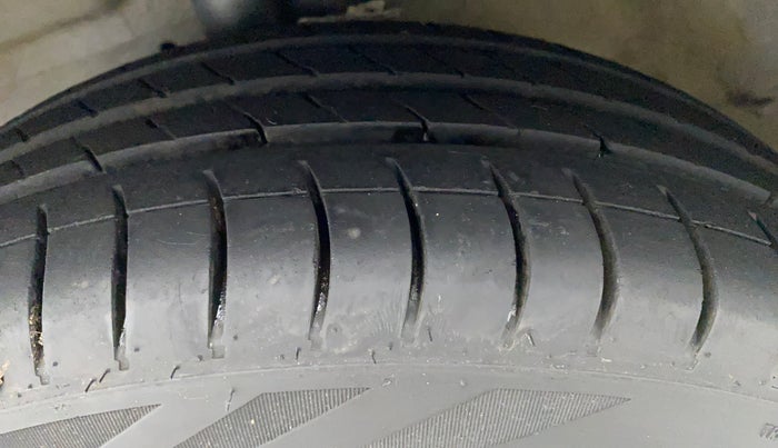 2014 Maruti Celerio VXI, Petrol, Manual, 33,295 km, Left Front Tyre Tread
