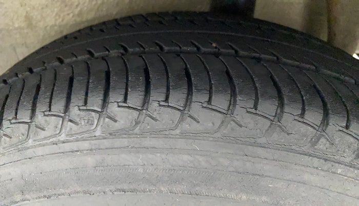 2014 Maruti Celerio VXI, Petrol, Manual, 33,295 km, Left Rear Tyre Tread