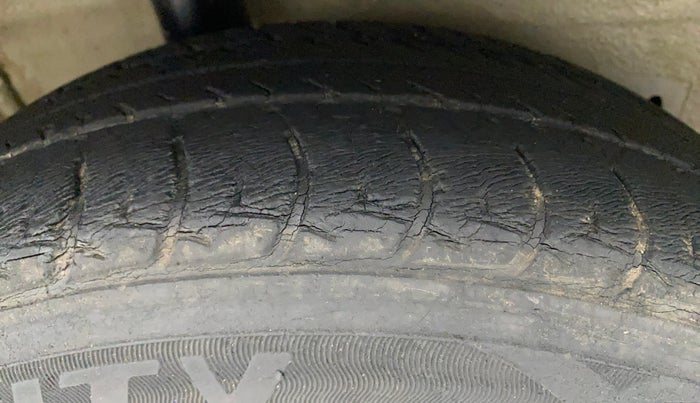 2014 Maruti Celerio VXI, Petrol, Manual, 33,295 km, Right Rear Tyre Tread
