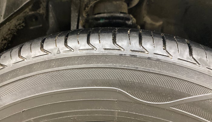 2019 Jeep Compass LONGITUDE (O) 1.4 PETROL AT, Petrol, Automatic, 76,086 km, Right Front Tyre Tread