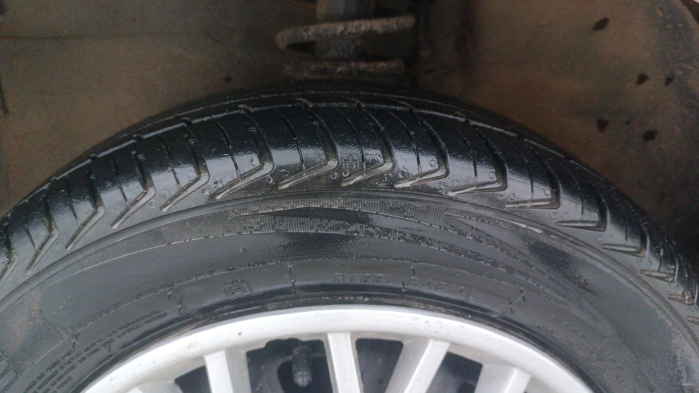 2015 Maruti Alto K10 VXI AMT, Petrol, Automatic, 72,374 km, Left Front Tyre Tread