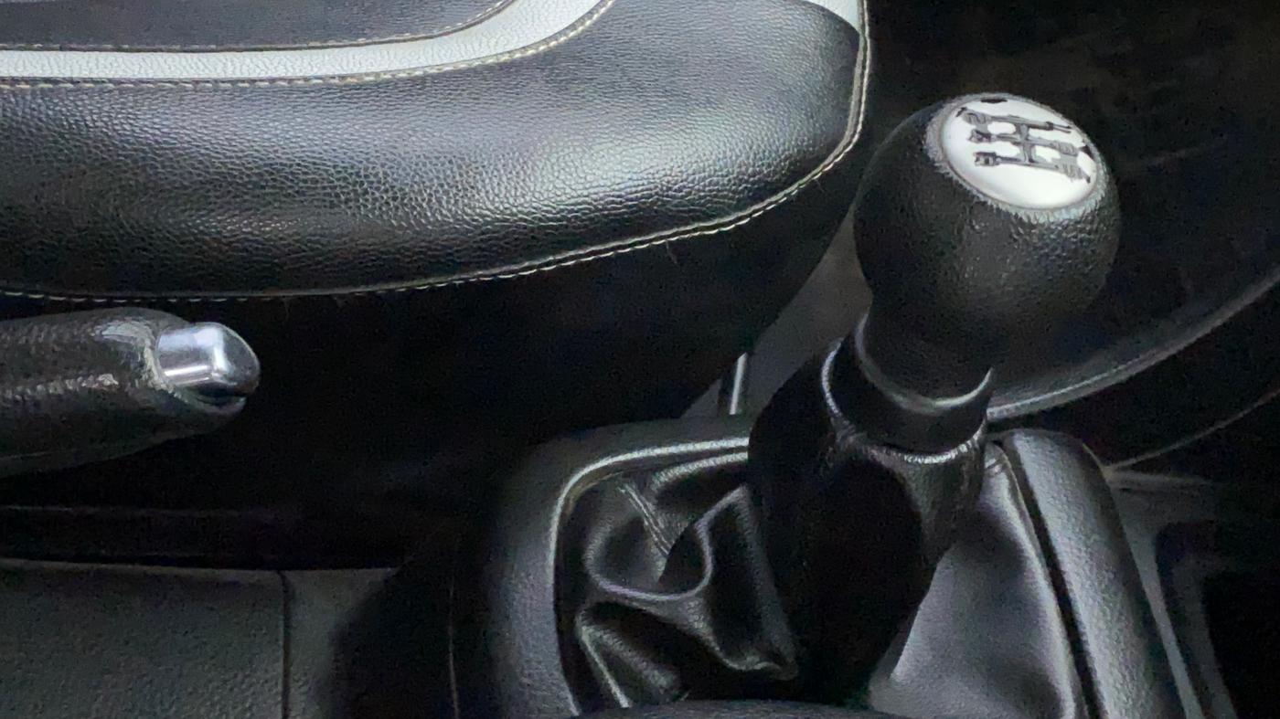 2017 Maruti Swift VDI, Diesel, Manual, 81,400 km, Gear Lever