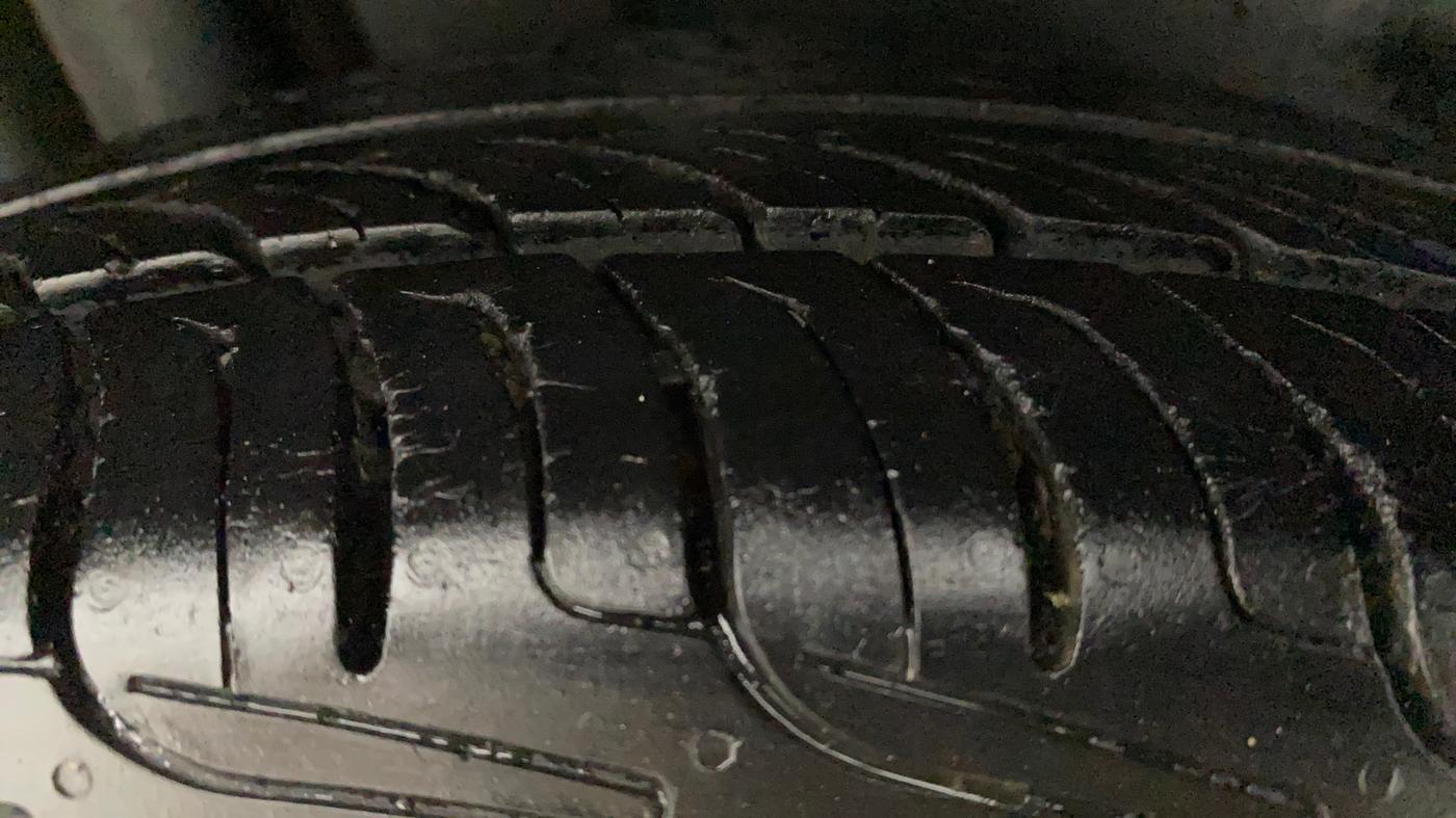 2017 Maruti Swift VDI, Diesel, Manual, 81,400 km, Right Rear Tyre Tread