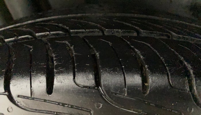 2017 Maruti Swift VDI, Diesel, Manual, 81,400 km, Right Rear Tyre Tread