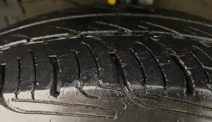 2017 Maruti Swift VDI, Diesel, Manual, 81,400 km, Left Front Tyre Tread