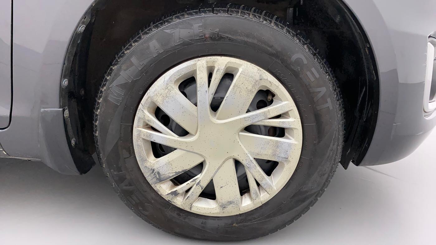 2017 Maruti Swift VDI, Diesel, Manual, 81,400 km, Right Front Wheel