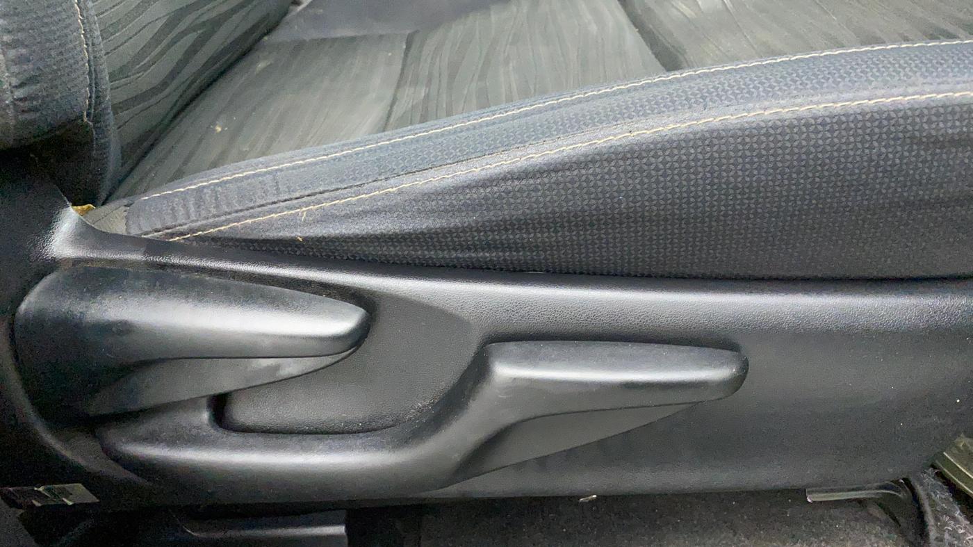 2018 Toyota Innova Crysta 2.4 VX 7 STR, Diesel, Manual, 1,00,065 km, Driver Side Adjustment Panel