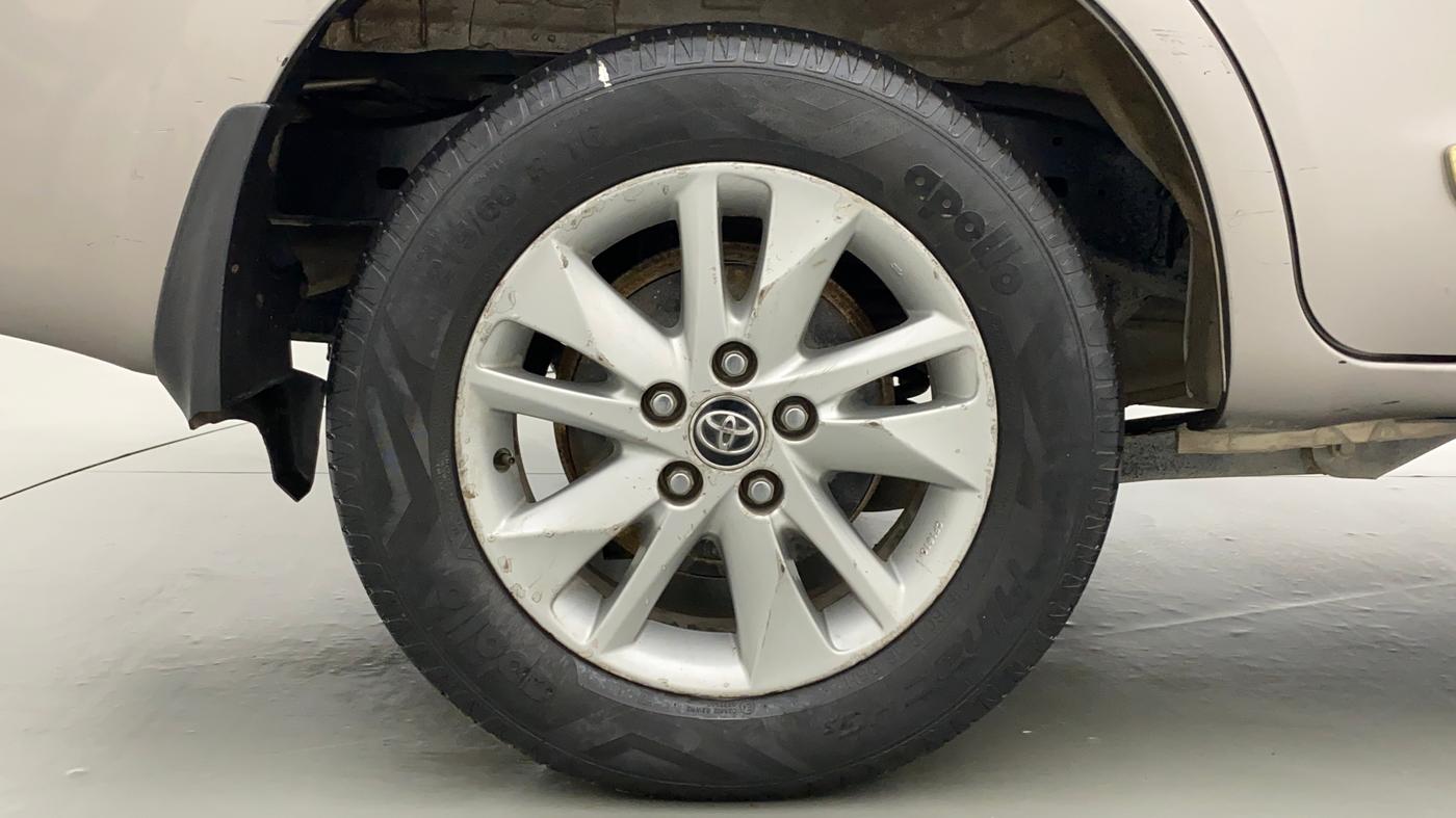 2018 Toyota Innova Crysta 2.4 VX 7 STR, Diesel, Manual, 1,00,065 km, Right Rear Wheel