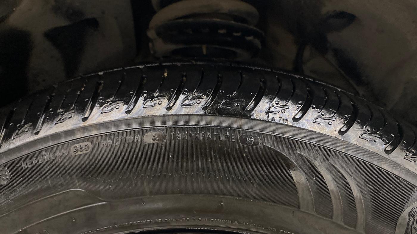 2024 Mahindra XUV 3XO AX5L 1.2 TGDi AT, Petrol, Automatic, 13,935 km, Right Front Tyre Tread