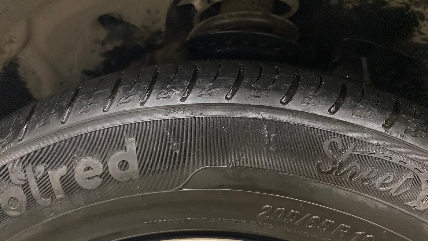 2024 Mahindra XUV 3XO AX5L 1.2 TGDi AT, Petrol, Automatic, 13,935 km, Left Front Tyre Tread