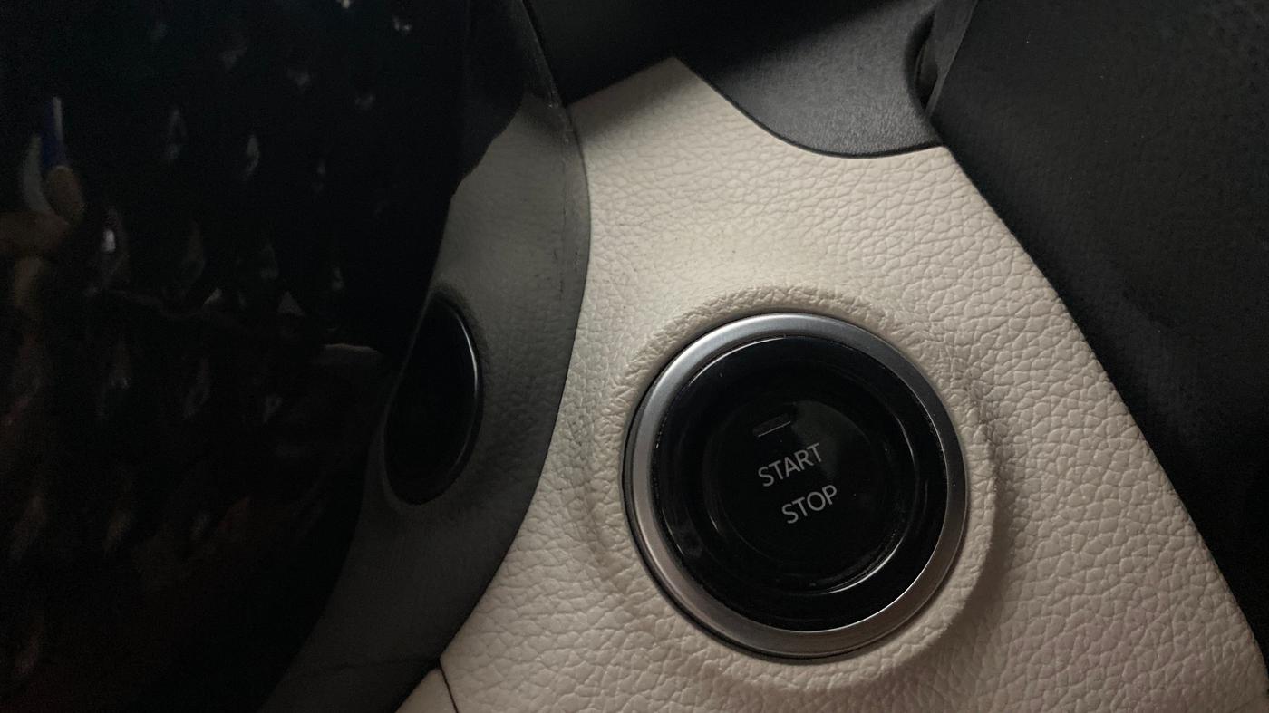 2024 Mahindra XUV 3XO AX5L 1.2 TGDi AT, Petrol, Automatic, 13,935 km, Keyless Start/ Stop Button