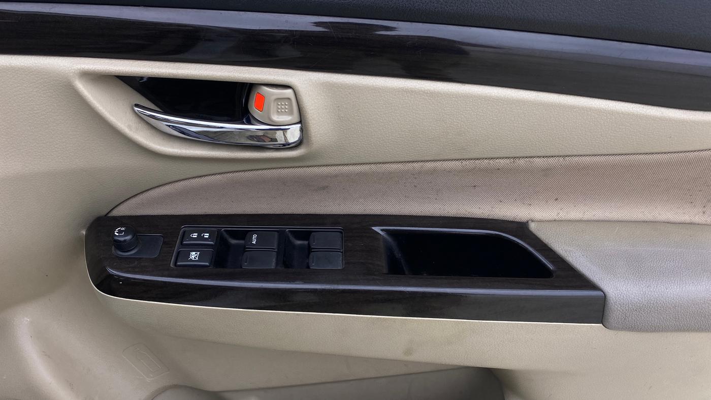 2016 Maruti Ciaz VXI+, Petrol, Manual, 75,442 km, Driver Side Door Panels Control