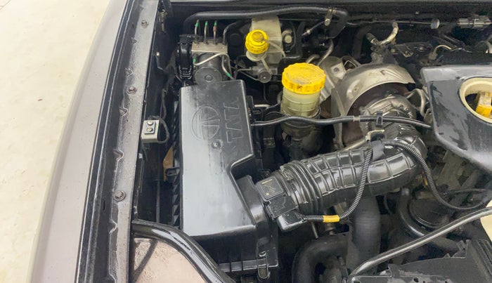 2012 Tata Safari Storme 2.2 VX 4X2, Diesel, Manual, 1,05,487 km, Engine View - Right