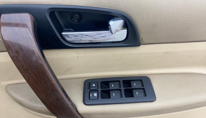 2012 Tata Safari Storme 2.2 VX 4X2, Diesel, Manual, 1,05,487 km, Driver Side Door Panels Control