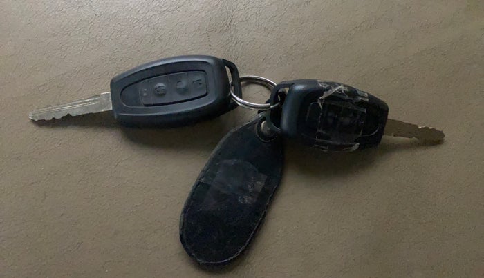 2012 Tata Safari Storme 2.2 VX 4X2, Diesel, Manual, 1,05,487 km, Key Close Up