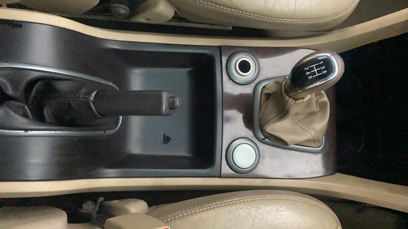 2012 Tata Safari Storme 2.2 VX 4X2, Diesel, Manual, 1,05,487 km, Gear Lever