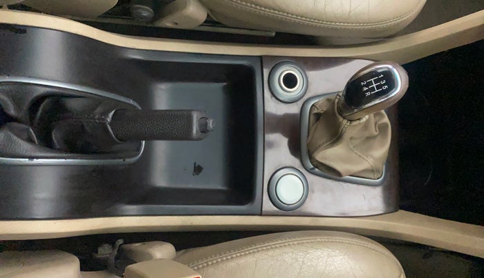 2012 Tata Safari Storme 2.2 VX 4X2, Diesel, Manual, 1,05,487 km, Gear Lever