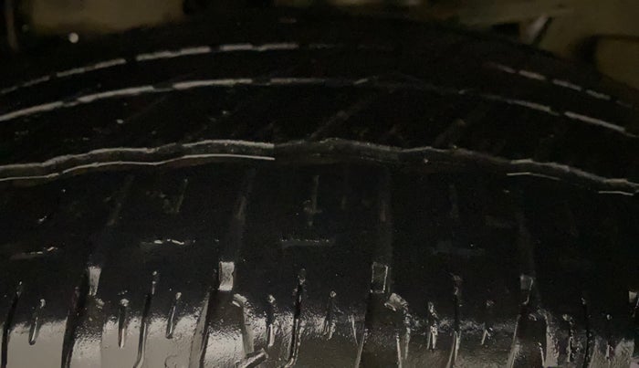 2012 Tata Safari Storme 2.2 VX 4X2, Diesel, Manual, 1,05,487 km, Right Front Tyre Tread