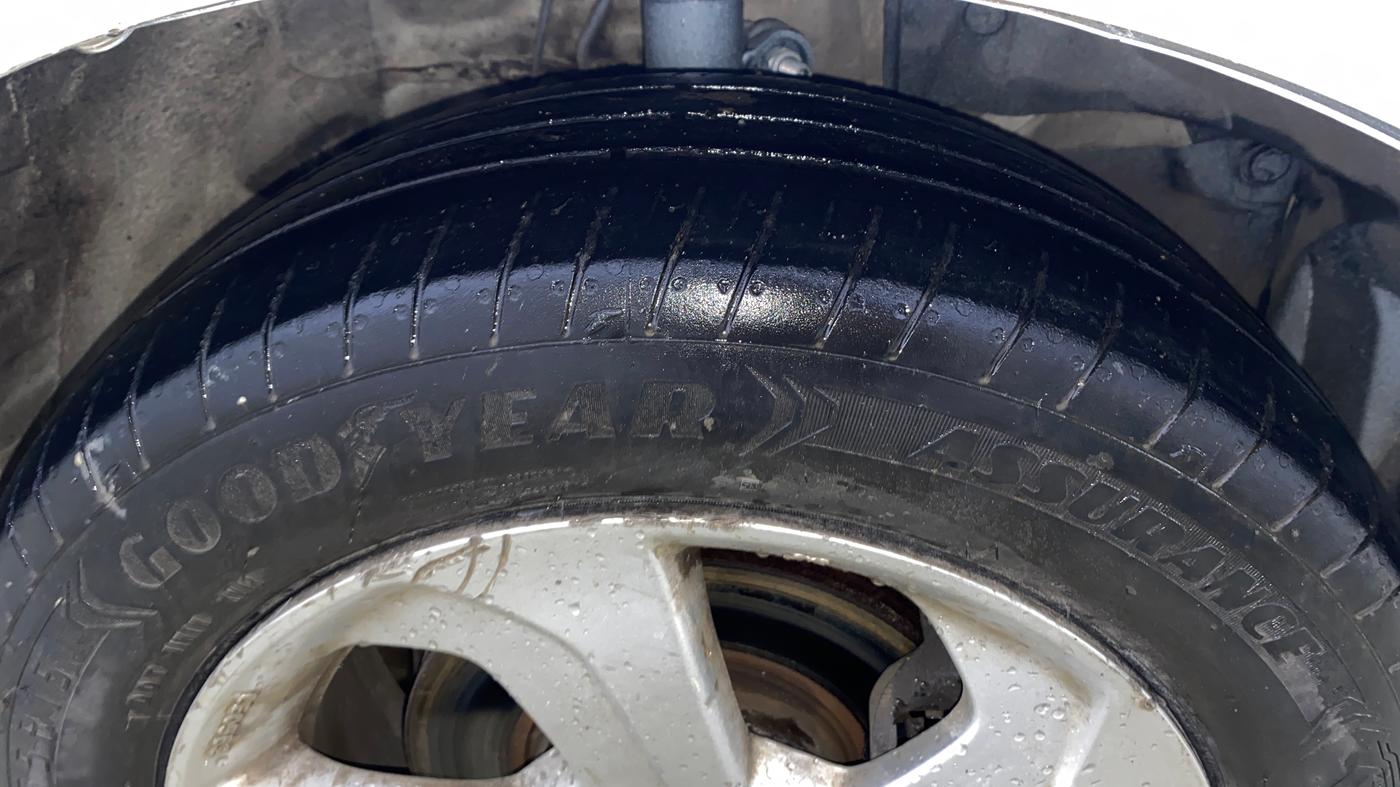2016 Honda City 1.5L I-VTEC VX, Petrol, Manual, 1,09,080 km, Right Front Tyre Tread