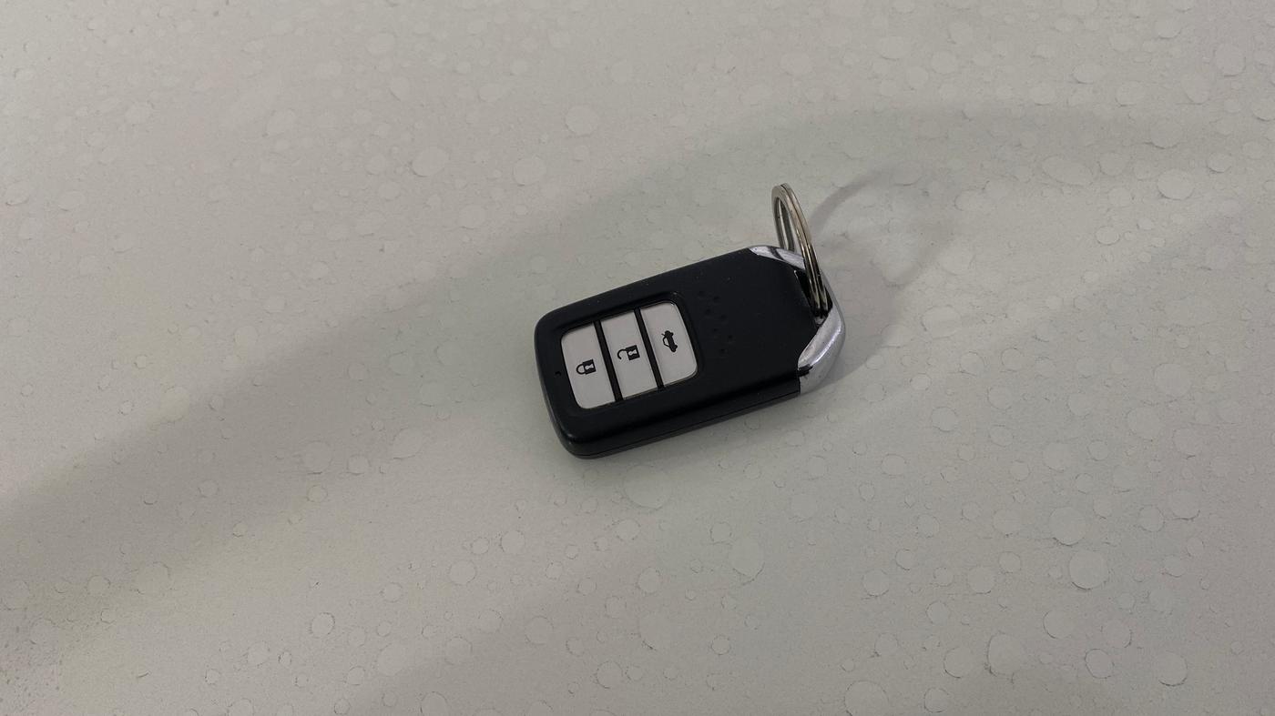 2016 Honda City 1.5L I-VTEC VX, Petrol, Manual, 1,09,080 km, Key Close Up