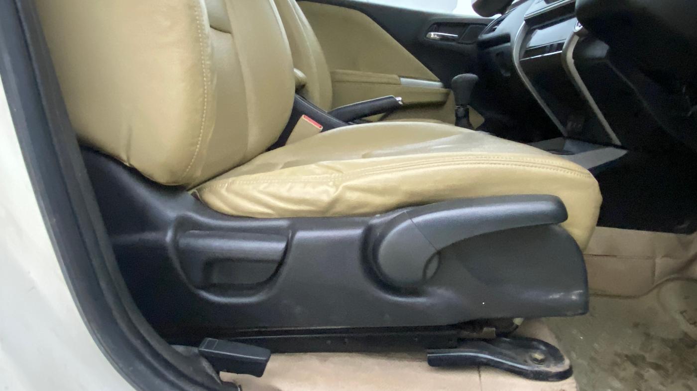 2016 Honda City 1.5L I-VTEC VX, Petrol, Manual, 1,09,080 km, Driver Side Adjustment Panel