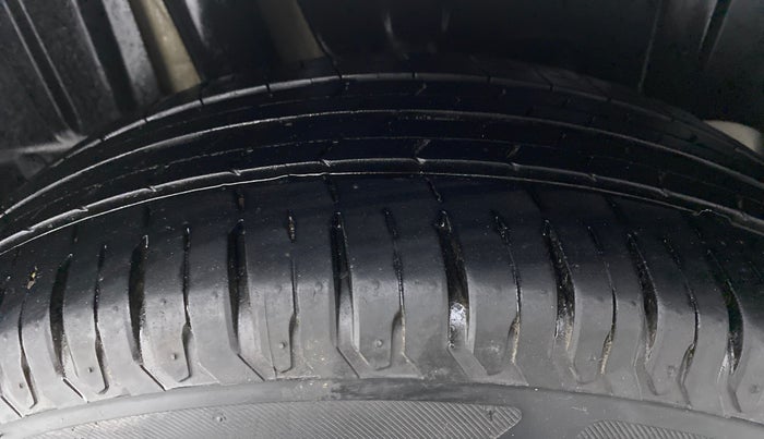 2020 Maruti Ertiga VXI SHVS, Petrol, Manual, 13,215 km, Right Rear Tyre Tread