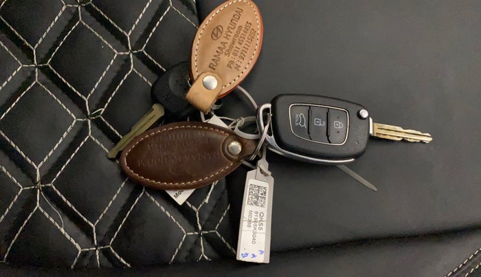 2022 Hyundai VENUE S 1.2, Petrol, Manual, 11,694 km, Key Close Up