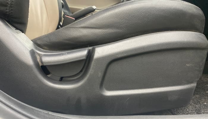 2019 Hyundai Elite i20 MAGNA PLUS 1.2, Petrol, Manual, 68,459 km, Driver Side Adjustment Panel