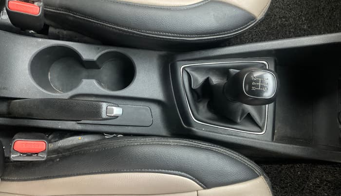 2019 Hyundai Elite i20 MAGNA PLUS 1.2, Petrol, Manual, 68,459 km, Gear Lever