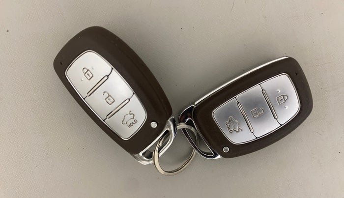 2016 Hyundai Verna FLUIDIC 1.6 CRDI SX AT 4S, Diesel, Automatic, 1,26,756 km, Key Close Up