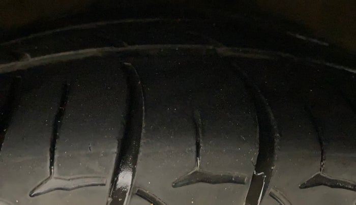 2016 Hyundai Verna FLUIDIC 1.6 CRDI SX AT 4S, Diesel, Automatic, 1,26,756 km, Right Front Tyre Tread